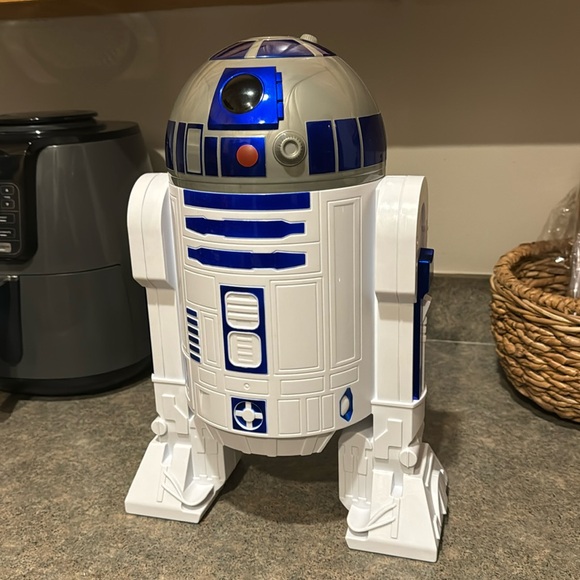 Star Wars Other - Collectors: 2024 AMC Star Wars R2D2 popcorn bucket +drink container w/ straw lid